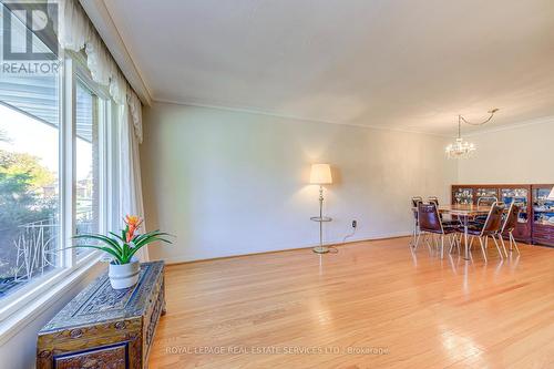 3196 Sunnyhill Drive, Mississauga, ON - Indoor Photo Showing Dining Room