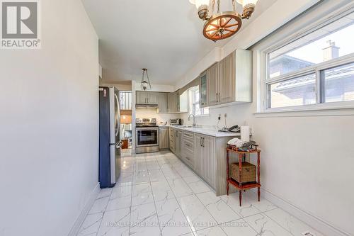 3196 Sunnyhill Drive, Mississauga, ON - Indoor Photo Showing Kitchen
