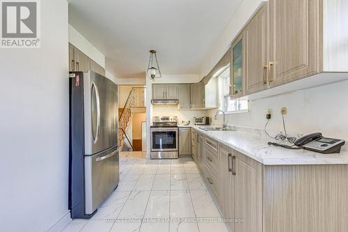 3196 Sunnyhill Drive, Mississauga, ON - Indoor Photo Showing Kitchen