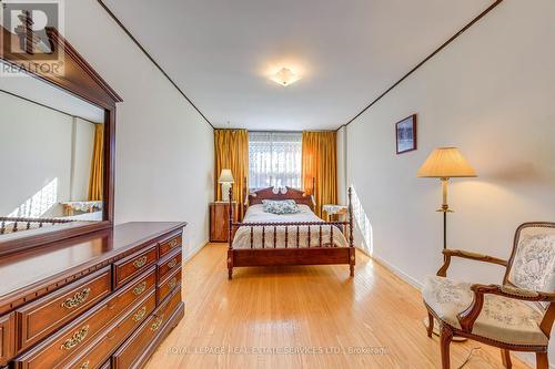 3196 Sunnyhill Drive, Mississauga, ON - Indoor Photo Showing Bedroom