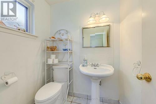 3196 Sunnyhill Drive, Mississauga, ON - Indoor Photo Showing Bathroom