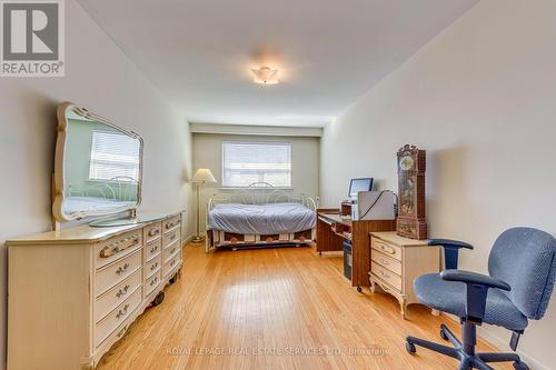 3196 Sunnyhill Drive, Mississauga, ON - Indoor Photo Showing Bedroom