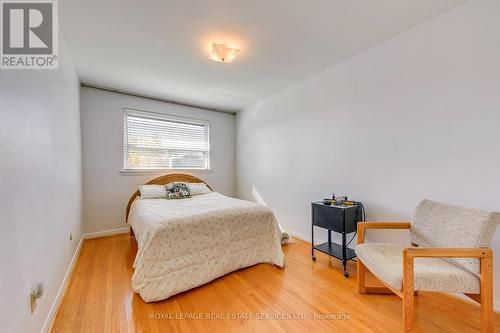 3196 Sunnyhill Drive, Mississauga, ON - Indoor Photo Showing Bedroom
