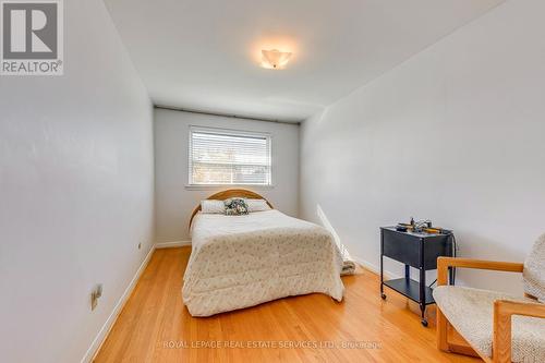 3196 Sunnyhill Drive, Mississauga, ON - Indoor Photo Showing Bedroom