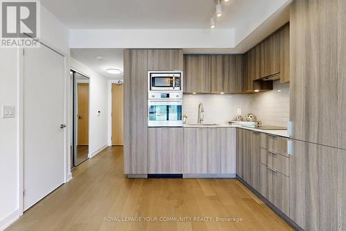2604 - 11 Wellesley Street W, Toronto, ON - Indoor Photo Showing Kitchen