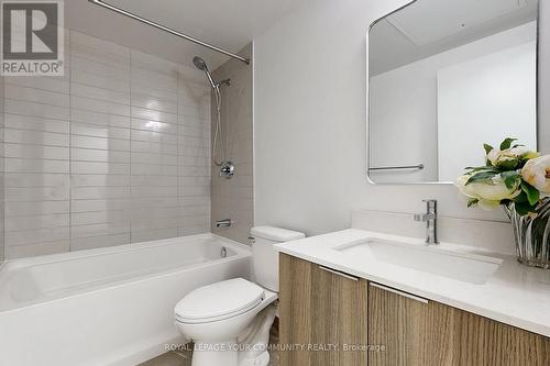 2604 - 11 Wellesley Street W, Toronto, ON - Indoor Photo Showing Bathroom