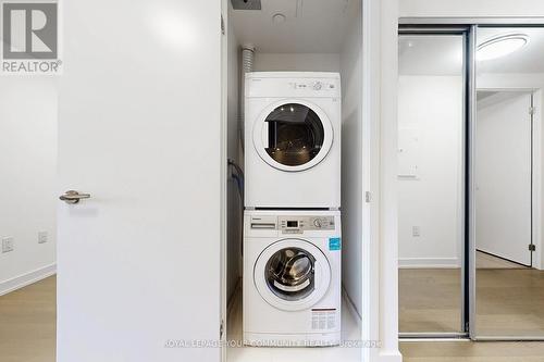 2604 - 11 Wellesley Street W, Toronto, ON - Indoor Photo Showing Laundry Room