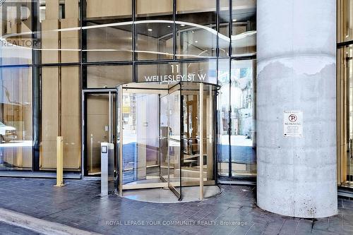 2604 - 11 Wellesley Street W, Toronto, ON -  Photo Showing Other Room