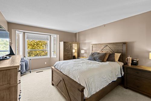 82-1120 Guisachan Road, Kelowna, BC - Indoor Photo Showing Bedroom