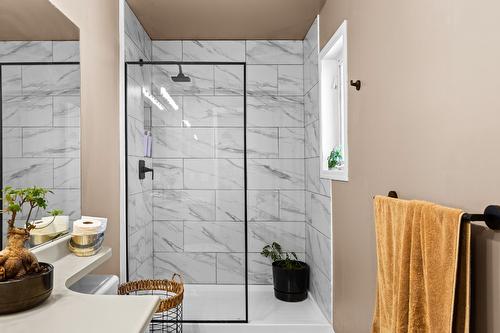 82-1120 Guisachan Road, Kelowna, BC - Indoor Photo Showing Bathroom