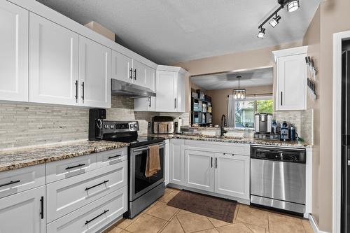 82-1120 Guisachan Road, Kelowna, BC - Indoor Photo Showing Kitchen