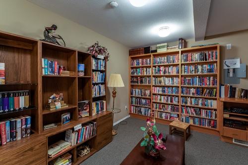 208-1329 Klo Road, Kelowna, BC - Indoor Photo Showing Office