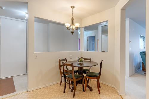 208-1329 Klo Road, Kelowna, BC - Indoor Photo Showing Dining Room