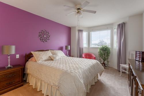 208-1329 Klo Road, Kelowna, BC - Indoor Photo Showing Bedroom