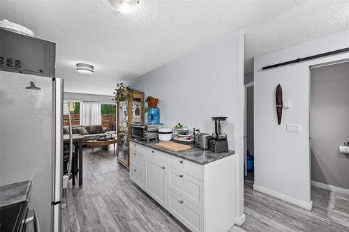 9-1283 Bernard Avenue, Kelowna, BC - Indoor
