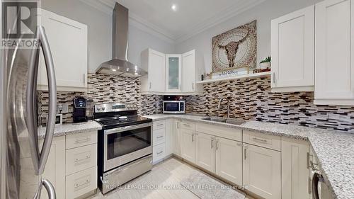 42 Somerville Street, Whitchurch-Stouffville, ON - Indoor Photo Showing Kitchen With Double Sink With Upgraded Kitchen
