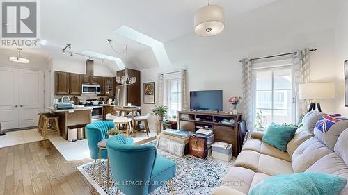 42 Somerville Street, Whitchurch-Stouffville, ON - Indoor Photo Showing Living Room