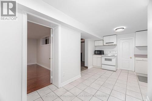 Bsmt - 7 Bonnechere Crescent, Toronto, ON - Indoor Photo Showing Kitchen