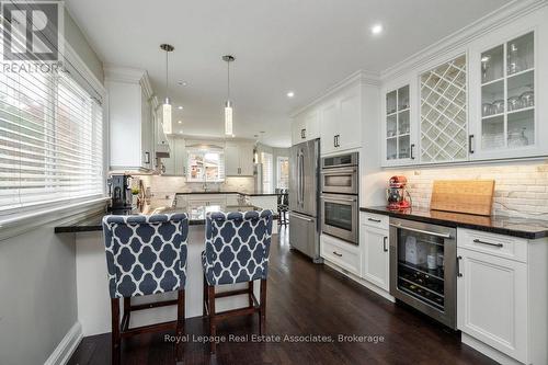 11 Craig Crescent, Halton Hills, ON - Indoor Photo Showing Kitchen With Upgraded Kitchen