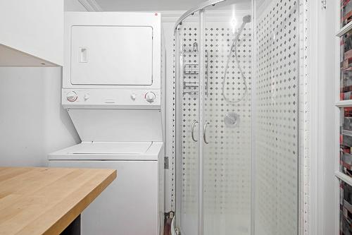 Salle de bains - 156  - 156A Boul. Ste-Rose, Laval (Sainte-Rose), QC - Indoor Photo Showing Laundry Room