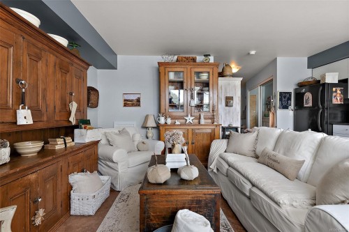 306-932 Johnson St, Victoria, BC - Indoor Photo Showing Living Room