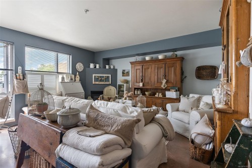 306-932 Johnson St, Victoria, BC - Indoor Photo Showing Living Room