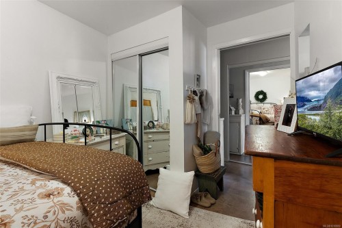 306-932 Johnson St, Victoria, BC - Indoor Photo Showing Bedroom