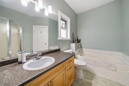 1193 Garden Gate Dr, Central Saanich, BC 