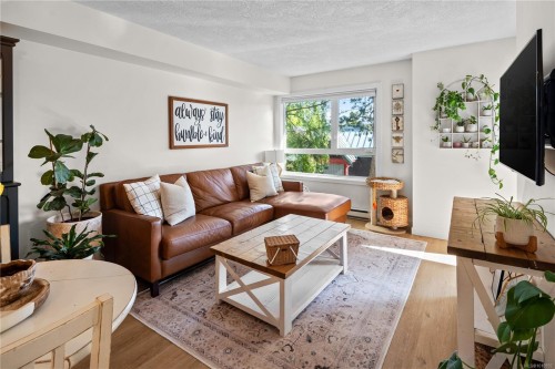 220-2245 James White Blvd, Sidney, BC - Indoor Photo Showing Living Room