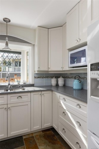 10807 Madrona Dr, North Saanich, BC 