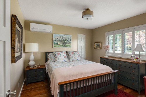 10807 Madrona Dr, North Saanich, BC 