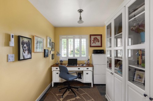 10807 Madrona Dr, North Saanich, BC 