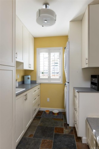 10807 Madrona Dr, North Saanich, BC 