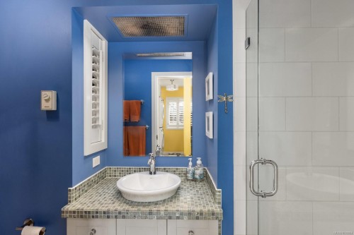 10807 Madrona Dr, North Saanich, BC 