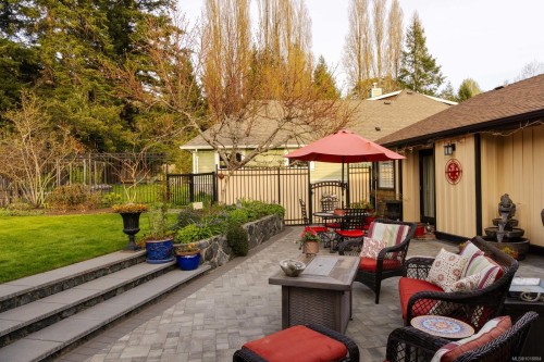 10807 Madrona Dr, North Saanich, BC 