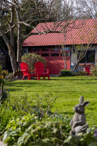 10807 Madrona Dr, North Saanich, BC 