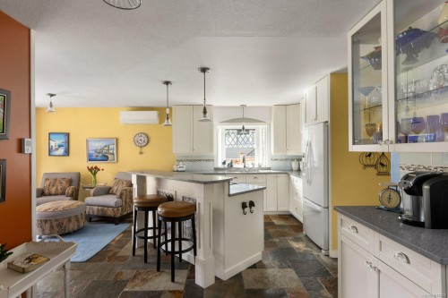 10807 Madrona Dr, North Saanich, BC 