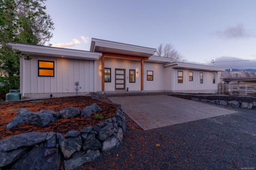 5496 Deep Bay Dr, Bowser, BC 