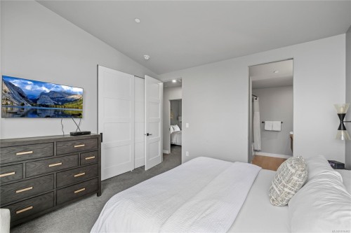 37-1175 Resort Dr, Parksville, BC - Indoor Photo Showing Bedroom