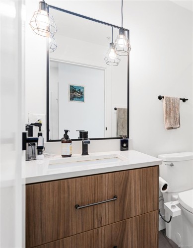 201-515 Chatham St, Victoria, BC - Indoor Photo Showing Bathroom