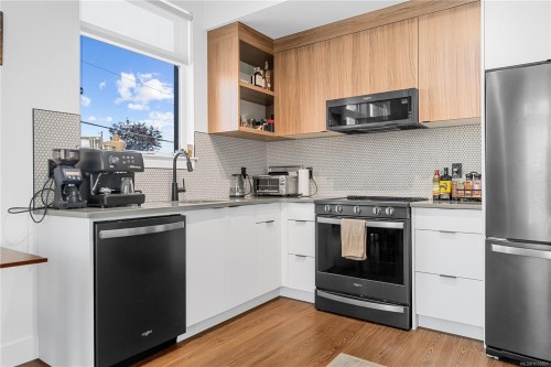 201-515 Chatham St, Victoria, BC - Indoor Photo Showing Kitchen With Upgraded Kitchen