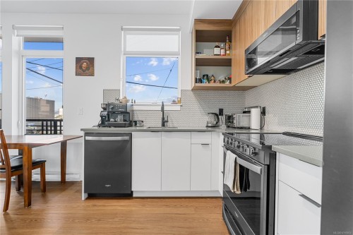 201-515 Chatham St, Victoria, BC - Indoor Photo Showing Kitchen