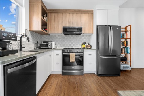 201-515 Chatham St, Victoria, BC - Indoor Photo Showing Kitchen With Upgraded Kitchen