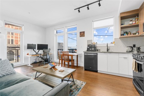 201-515 Chatham St, Victoria, BC - Indoor Photo Showing Living Room