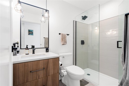 201-515 Chatham St, Victoria, BC - Indoor Photo Showing Bathroom