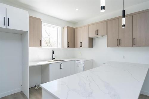 7 Juba St, Winnipeg, MB 