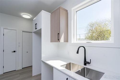 7 Juba St, Winnipeg, MB 