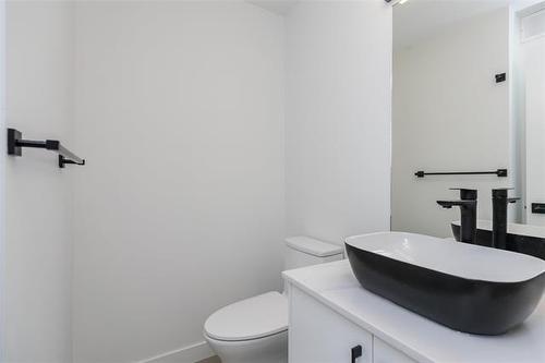 7 Juba St, Winnipeg, MB 