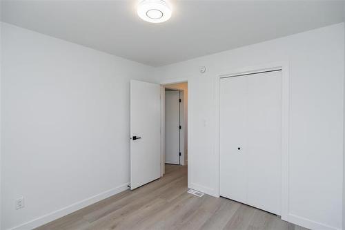 7 Juba St, Winnipeg, MB 