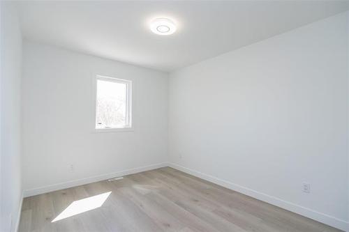 7 Juba St, Winnipeg, MB 